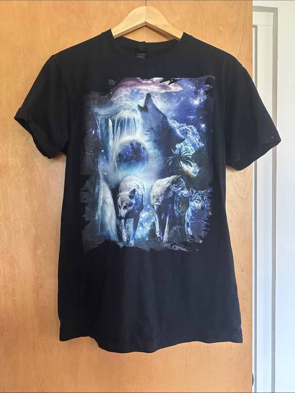 Gildan Black Women Wolf Pack Graphic Tee with Blue & Purple Print